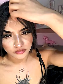 Snapshot of CleoNoir_Pink chatting on November 11, 2025, 5:24 pm CleoNoir Pink online show from November 11, 2025, 5:24 pm