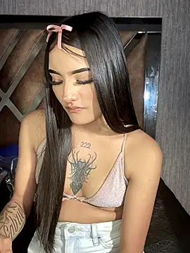 Snapshot of CleoNoir_Pink chatting on November 19, 2025, 11:05 pm CleoNoir Pink online show from November 19, 2025, 11:05 pm