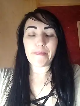 ArianaXFresh online show from November 28, 2025, 11:13 am