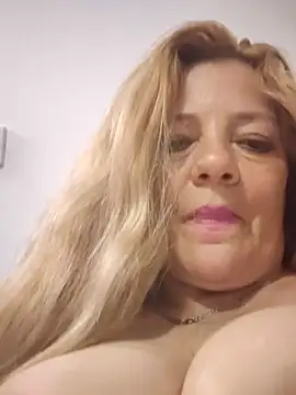 karlaanqui1 online show from February 9, 2026, 10:25 pm