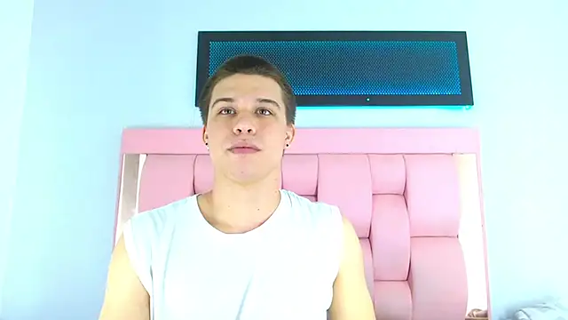 Liam York  online show from December 5, 2025, 7:43 pm