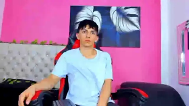 ElanGiraldo online show from November 12, 2025, 10:41 pm