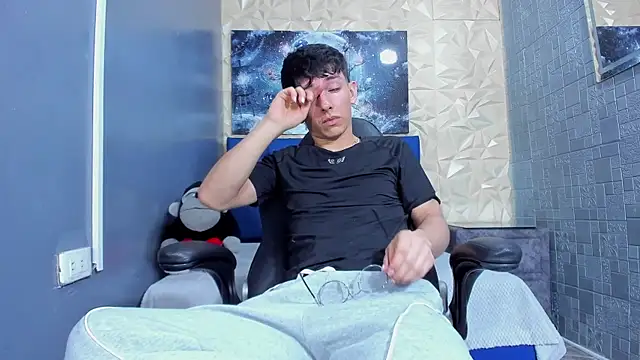 Snapshot of ElanGiraldo chatting on May 21, 2026, 10:50 pm ElanGiraldo online show from May 21, 2026, 10:50 pm