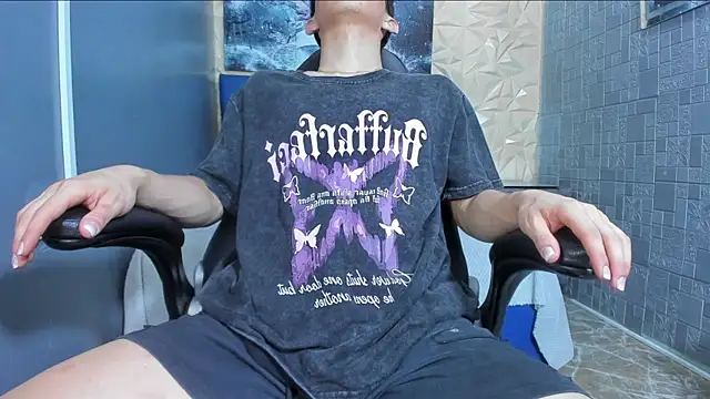 ElanGiraldo online show from June 10, 2026, 11:24 pm