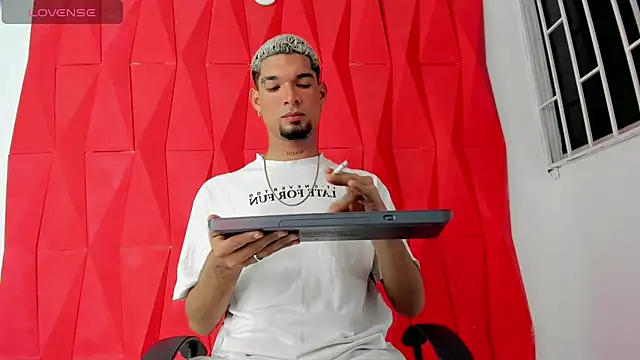 Carlitos sexy online show from November 12, 2025, 3:40 am