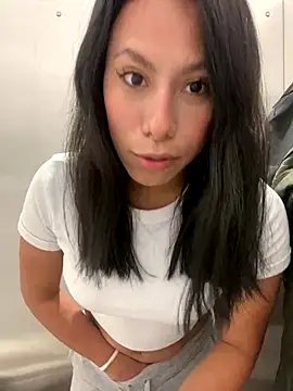 Katherinm online show from November 19, 2025, 8:42 pm