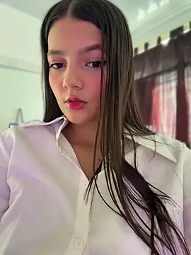 EmmiiGlow online show from April 14, 2026, 8:59 pm