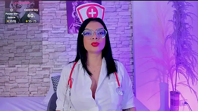 sofiaalarson online show from February 12, 2026, 1:17 pm