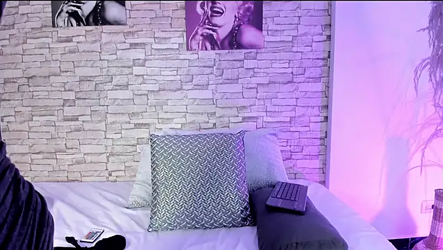 sofiaalarson online show from February 28, 2026, 1:50 am