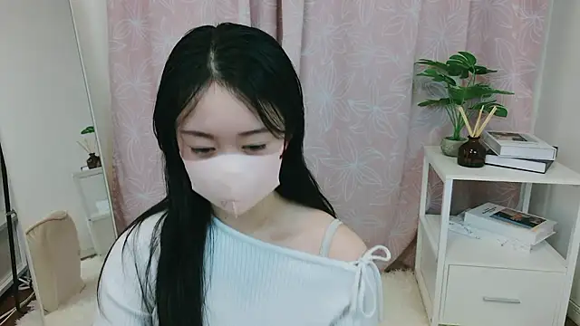 Snapshot of Yuina_ch_ chatting on November 24, 2025, 1:44 pm Yuina ch online show from November 24, 2025, 1:44 pm