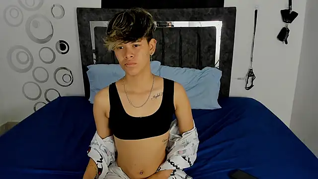 Lily and Lina online show from November 17, 2025, 12:00 pm