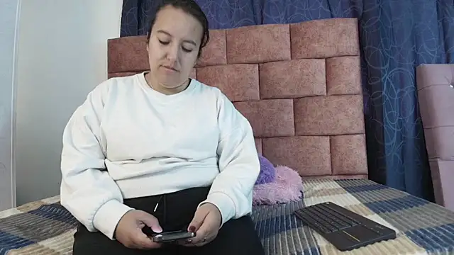 Sofi-Brown online show from November 26, 2025, 2:07 pm