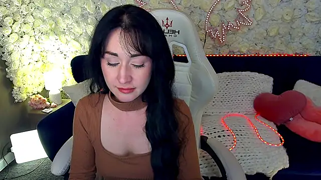 Snapshot of CarolinaaFoxyyy chatting on April 10, 2026, 12:43 pm CarolinaaFoxyyy online show from April 10, 2026, 12:43 pm