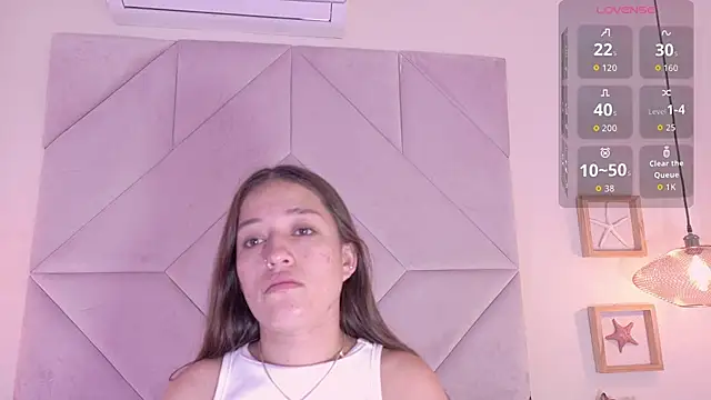 Roxanna-Mill online show from November 29, 2025, 1:58 pm