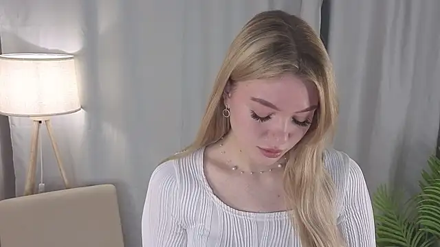 ToyaBosques online show from November 17, 2025, 3:23 am