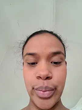 kyliecastell online show from November 14, 2025, 2:16 pm