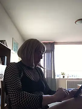 Snapshot of simone_xdressing chatting on January 26, 2025, 2:30 pm simone xdressing online show from January 26, 2025, 2:30 pm