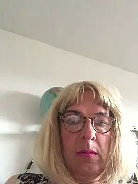 simone xdressing online show from July 12, 2026, 6:54 pm