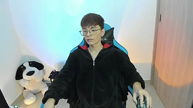 RYO BLEU  online show from November 18, 2025, 11:58 am