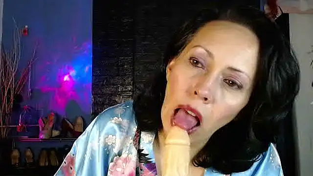Snapshot of Jhanne_Cherry_ chatting on May 8, 2026, 5:35 am Jhanne Cherry online show from May 8, 2026, 5:35 am