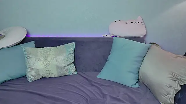 ur shy bambi online show from November 12, 2025, 1:39 am