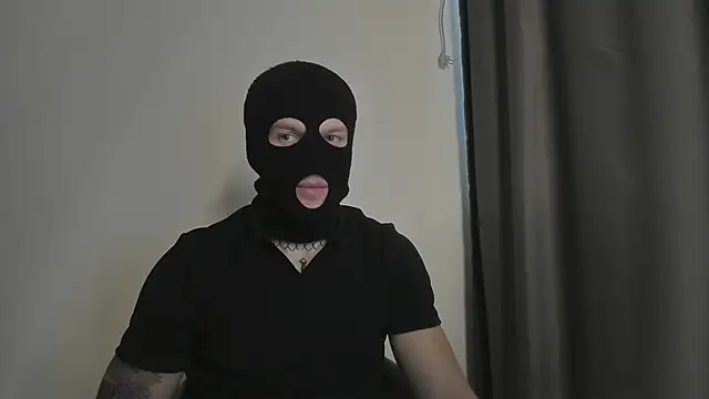 Snapshot of Huntall77 chatting on November 12, 2025, 7:20 am Huntall77 online show from November 12, 2025, 7:20 am