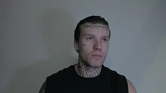 Snapshot of Huntall77 chatting on November 13, 2025, 2:21 am Huntall77 online show from November 13, 2025, 2:21 am