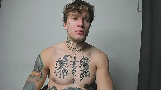 Snapshot of Huntall77 chatting on November 15, 2025, 6:48 pm Huntall77 online show from November 15, 2025, 6:48 pm