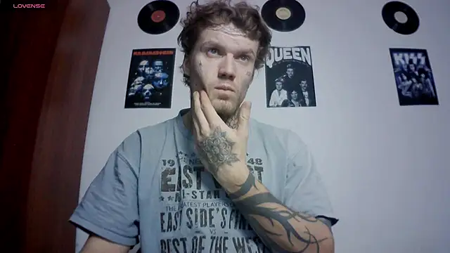 Snapshot of Huntall77 chatting on November 27, 2025, 2:52 pm Huntall77 online show from November 27, 2025, 2:52 pm