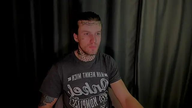 Snapshot of Huntall77 chatting on November 30, 2025, 1:15 pm Huntall77 online show from November 30, 2025, 1:15 pm