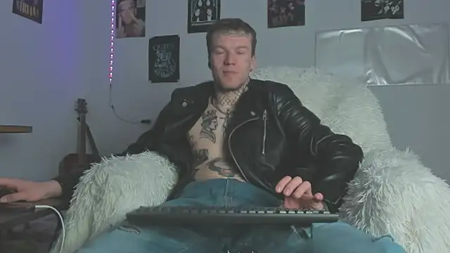 Huntall77 online show from April 13, 2026, 1:22 am