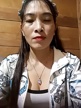 Snapshot of Soursop-op chatting on November 16, 2025, 5:13 am Soursop-op online show from November 16, 2025, 5:13 am