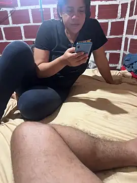 diamore3377 online show from April 19, 2026, 8:11 pm