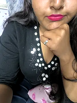 Snapshot of drakezone chatting on November 22, 2025, 5:45 pm drakezone online show from November 22, 2025, 5:45 pm