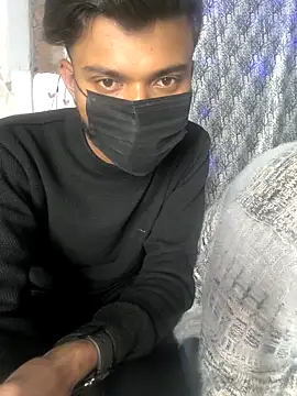 Snapshot of drakezone chatting on November 25, 2025, 5:02 pm drakezone online show from November 25, 2025, 5:02 pm