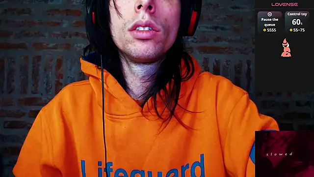 Snapshot of CaramelToy chatting on January 11, 2026, 8:58 pm CaramelToy online show from January 11, 2026, 8:58 pm