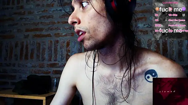 Snapshot of CaramelToy chatting on January 14, 2026, 6:24 pm CaramelToy online show from January 14, 2026, 6:24 pm