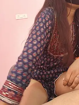 Snapshot of Iamyourdarling chatting on November 22, 2025, 6:01 am Iamyourdarling online show from November 22, 2025, 6:01 am