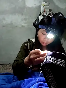 vangkt-cute online show from December 1, 2025, 8:58 pm