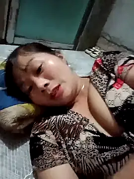 vangkt-cute online show from December 19, 2025, 6:31 am