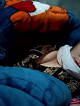 Snapshot of vangkt-cute chatting on January 18, 2026, 1:26 pm vangkt-cute online show from January 18, 2026, 1:26 pm