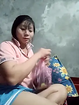 Snapshot of vangkt-cute chatting on February 8, 2026, 9:23 am vangkt-cute online show from February 8, 2026, 9:23 am