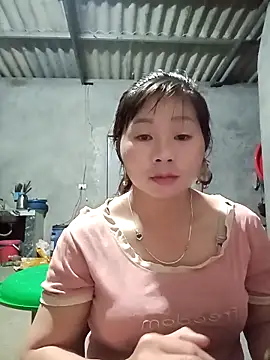 Snapshot of vangkt-cute chatting on March 3, 2026, 12:11 pm vangkt-cute online show from March 3, 2026, 12:11 pm