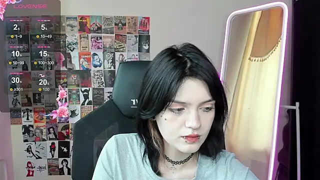 EmmaDarkk online show from November 13, 2025, 7:29 am