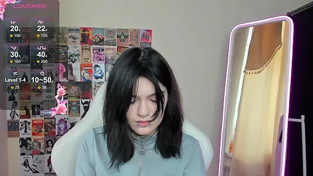 EmmaDarkk online show from November 18, 2025, 7:57 am