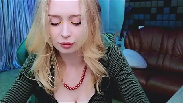 Snapshot of CarolineDjein chatting on November 25, 2025, 4:29 pm CarolineDjein online show from November 25, 2025, 4:29 pm