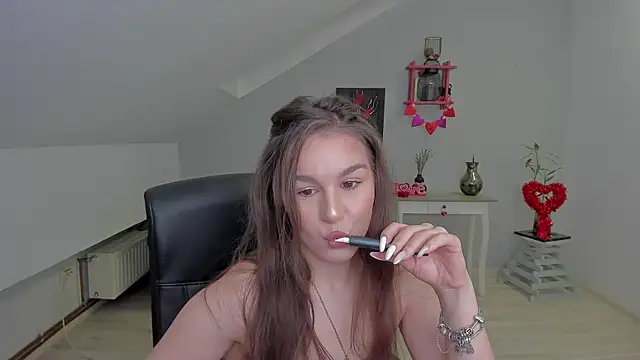 LouannaHart online show from February 13, 2026, 4:52 am