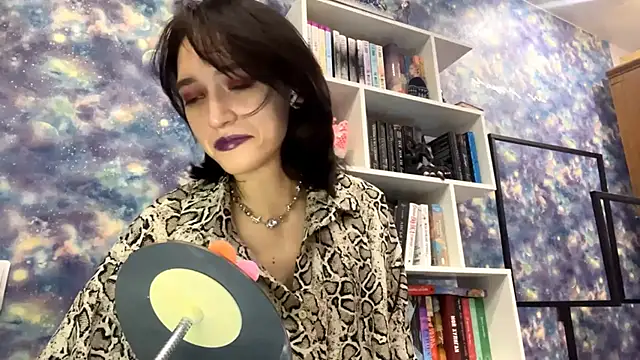 JamieRosten online show from November 18, 2025, 12:09 pm