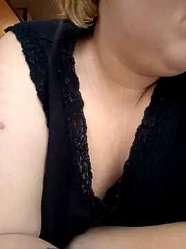 Moumy girl online show from November 25, 2025, 6:46 am