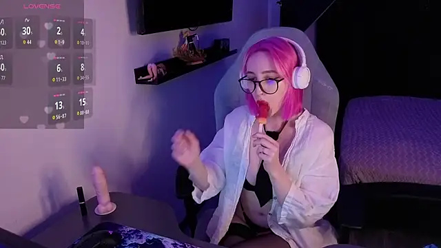 Snapshot of Alisa_World8 chatting on November 30, 2025, 4:44 pm Alisa World8 online show from November 30, 2025, 4:44 pm